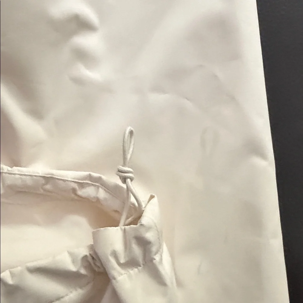 The North Face Women's dryvent Jacket in Cream - Picture 7 of 9